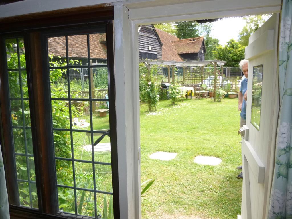 Church Hall Farm Bed And Breakfast Broxted Стая снимка