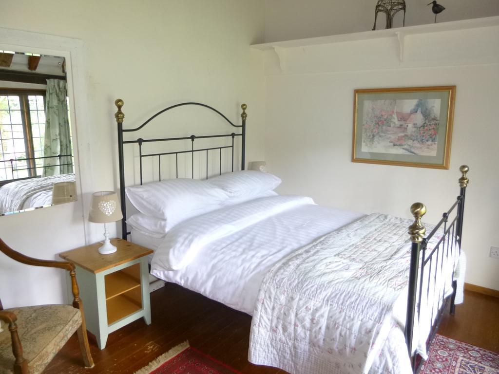 Church Hall Farm Bed And Breakfast Broxted Стая снимка