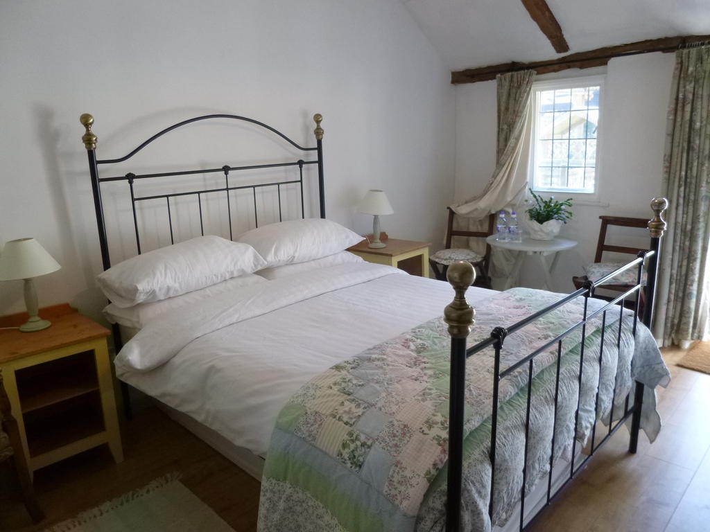 Church Hall Farm Bed And Breakfast Broxted Стая снимка